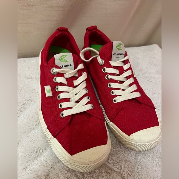 Cariuma OCA Low Red Canvas Sneakers – Women’s 10 / Men’s 8.5 - Picture 1 of 6
